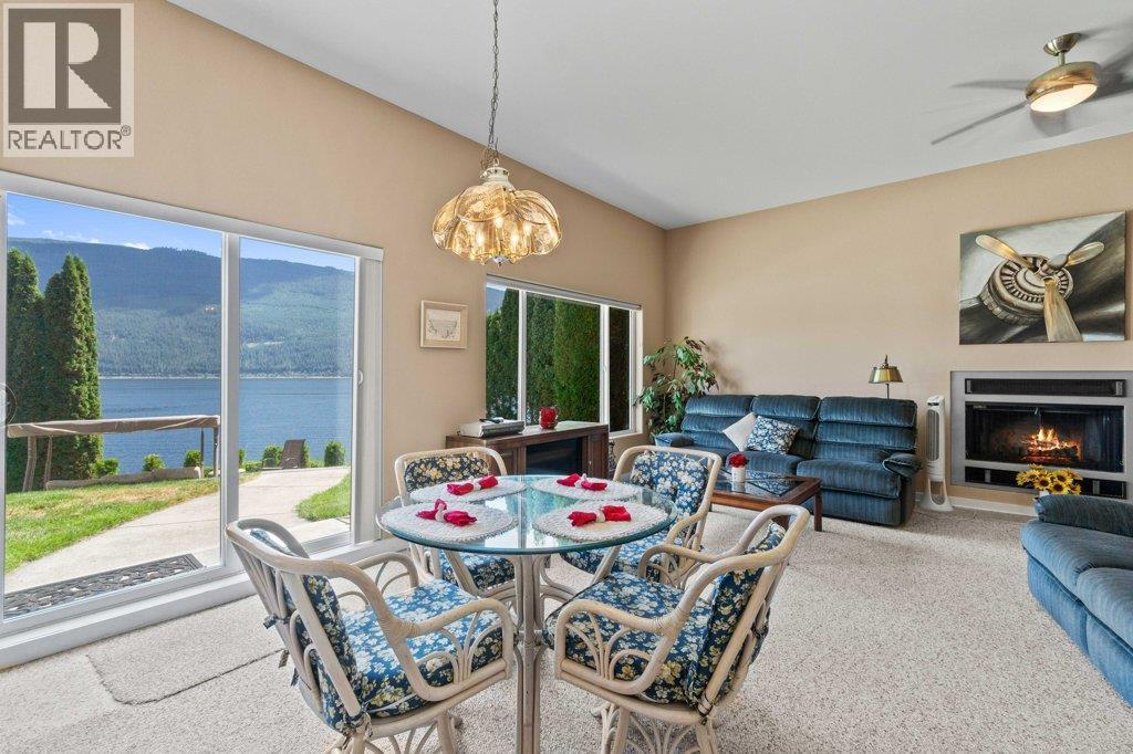 4842 Sunnybrae Canoe Point Road, Tappen, BC - Indoor With Fireplace