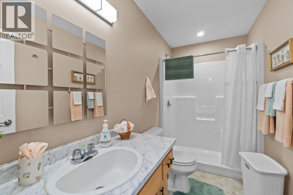 4842 Sunnybrae Canoe Point Road, Tappen, BC - Indoor Photo Showing Bathroom