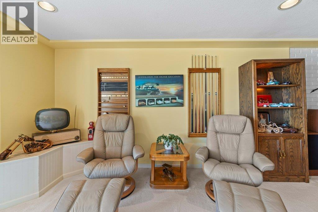 4842 Sunnybrae Canoe Point Road, Tappen, BC - Indoor