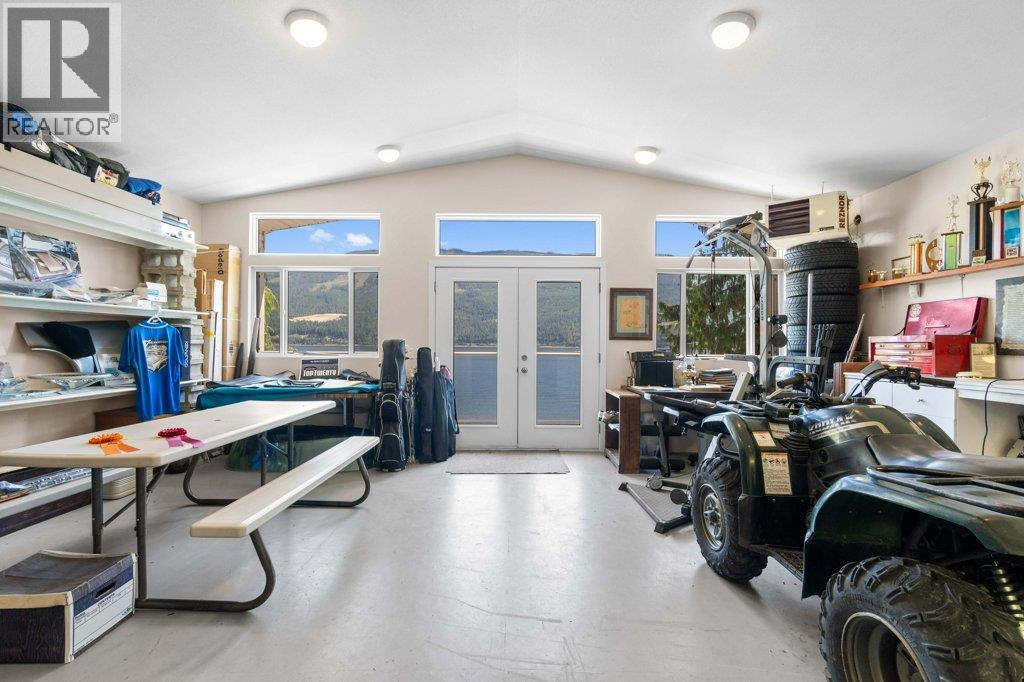 4842 Sunnybrae Canoe Point Road, Tappen, BC - Indoor Photo Showing Garage
