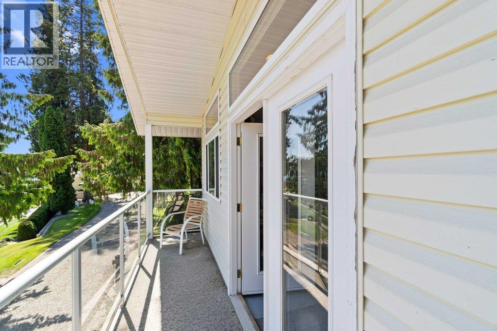 4842 Sunnybrae Canoe Point Road, Tappen, BC - Outdoor With Exterior