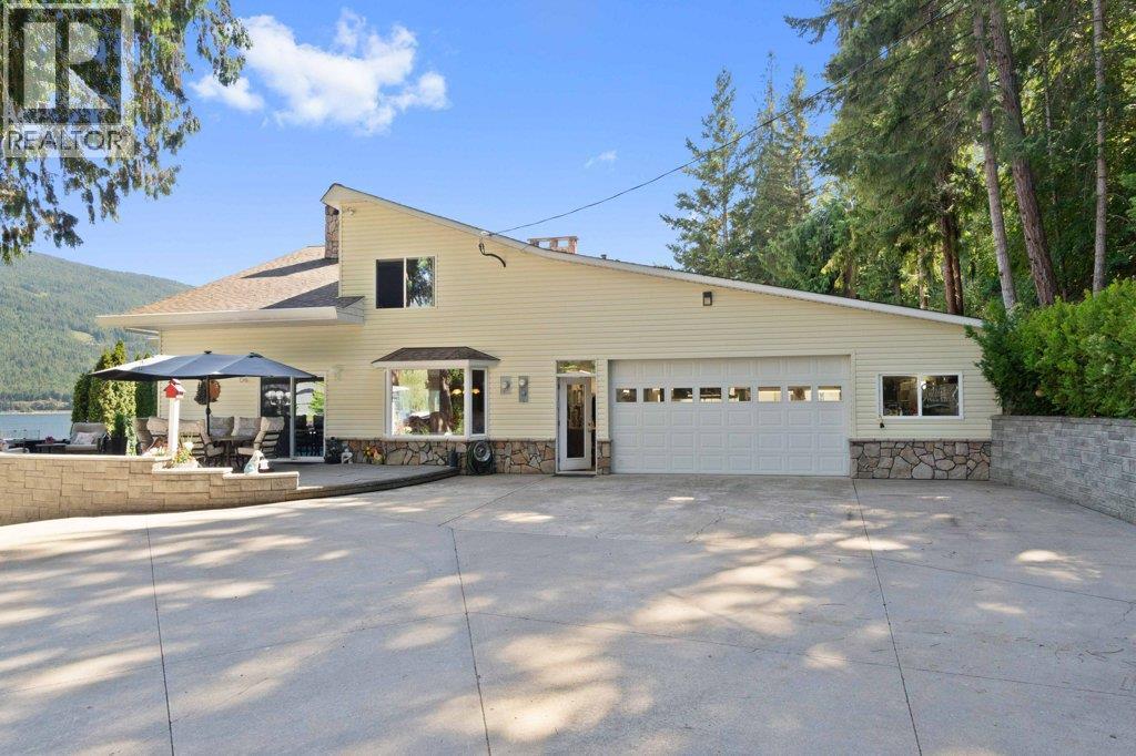 4842 Sunnybrae Canoe Point Road, Tappen, BC - Outdoor