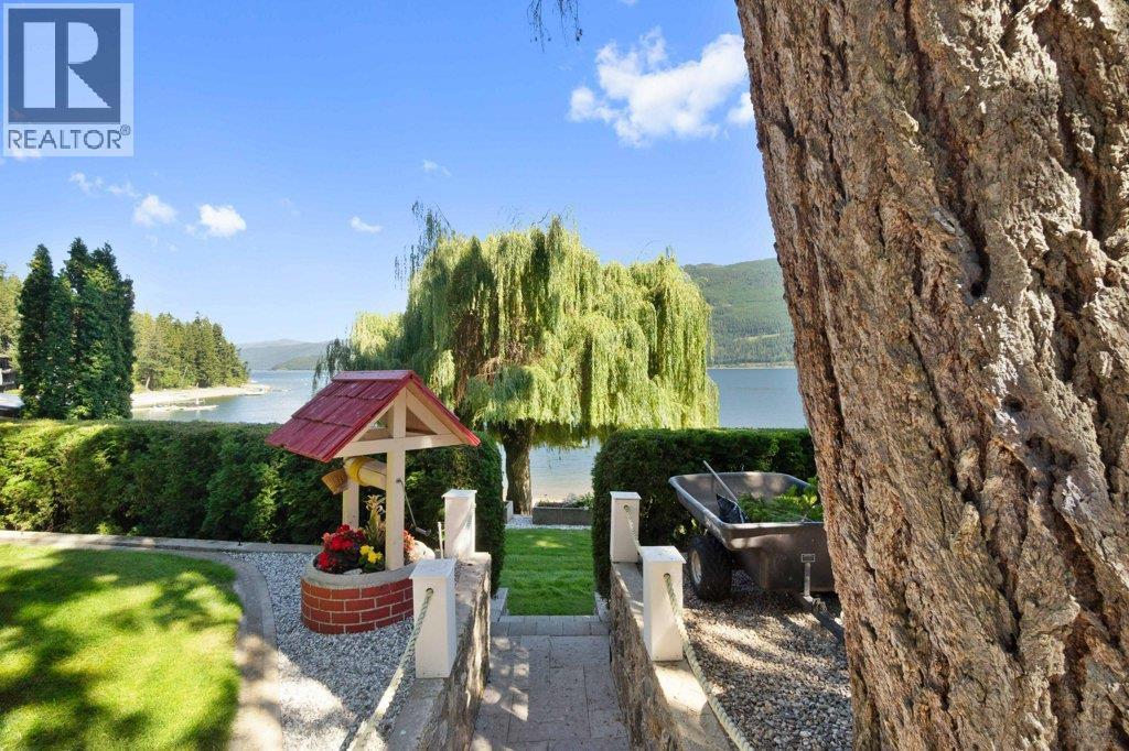 4842 Sunnybrae Canoe Point Road, Tappen, BC - Outdoor