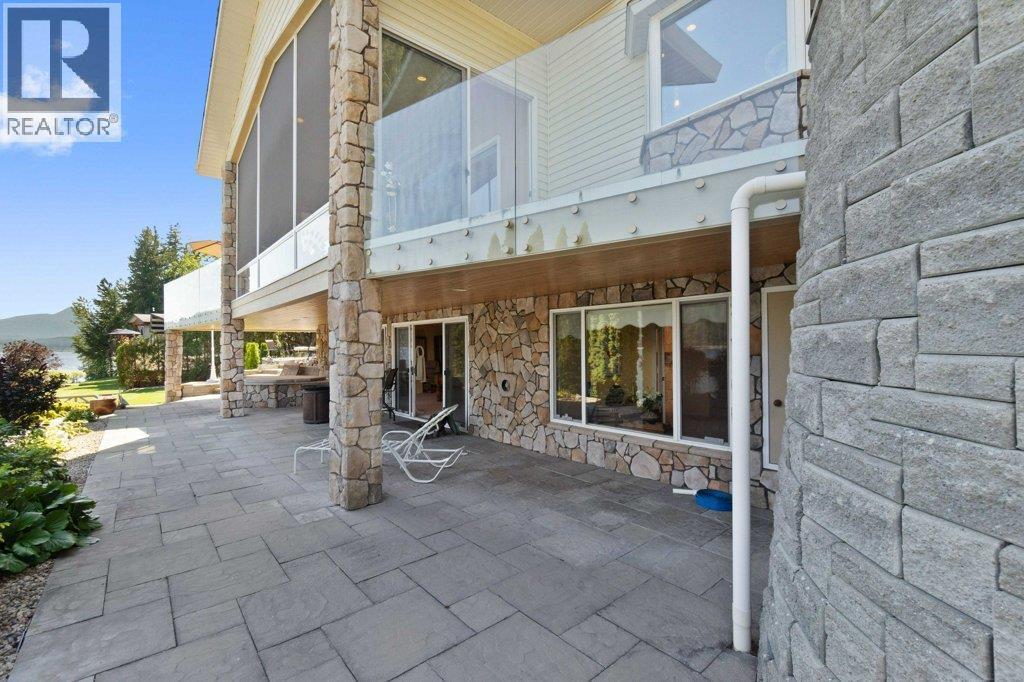 4842 Sunnybrae Canoe Point Road, Tappen, BC - Outdoor With Exterior