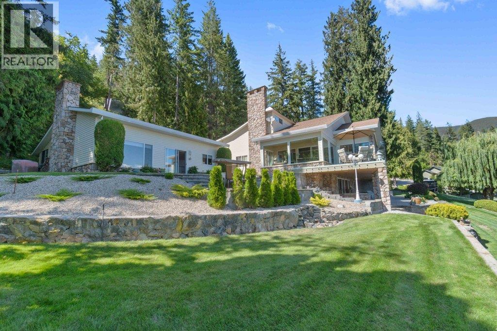 4842 Sunnybrae Canoe Point Road, Tappen, BC - Outdoor