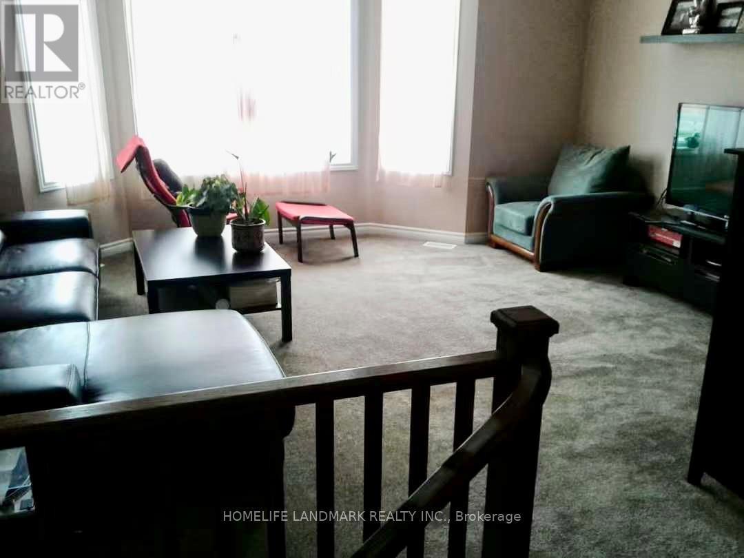 212 Westfield Place, Waterloo, ON - Indoor Photo Showing Living Room