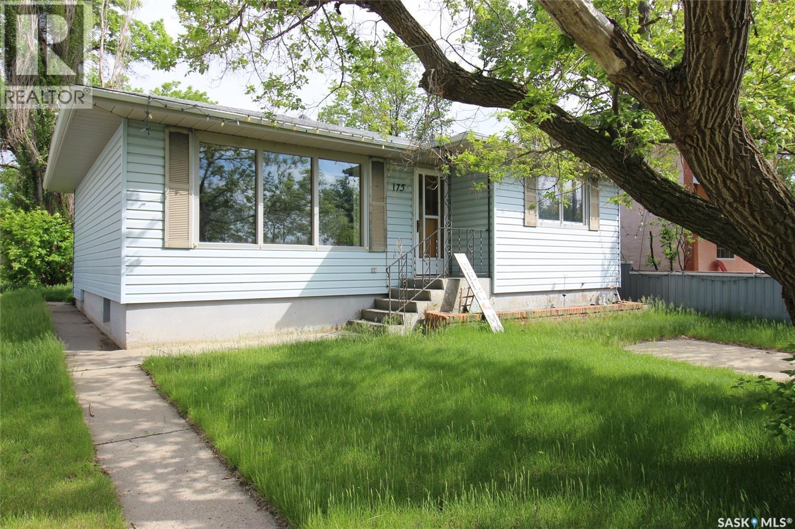 175 6Th Avenue W, Shaunavon, SK