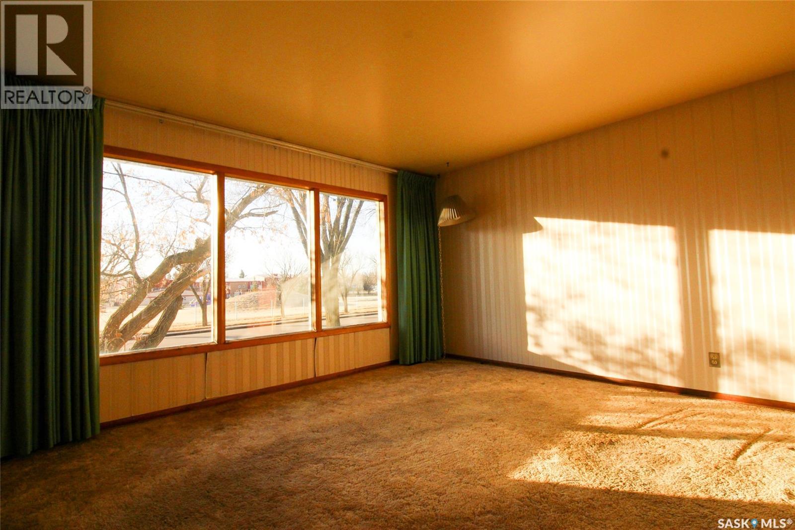 175 6Th Avenue W, Shaunavon, SK
