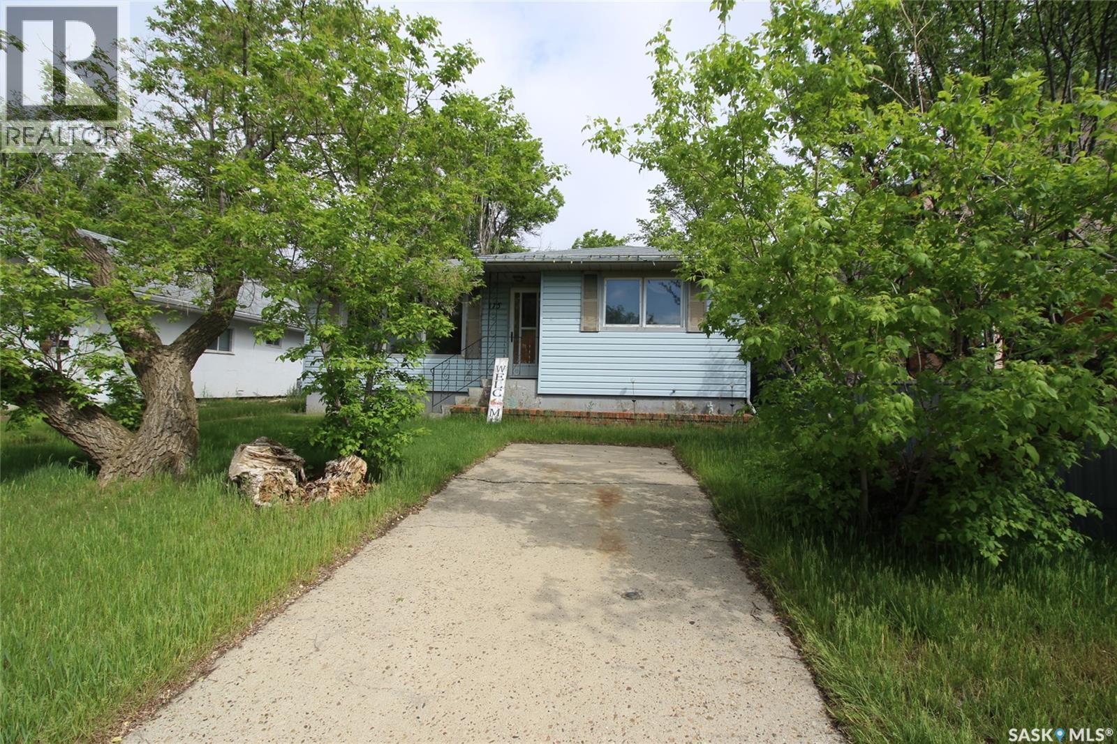 175 6Th Avenue W, Shaunavon, SK