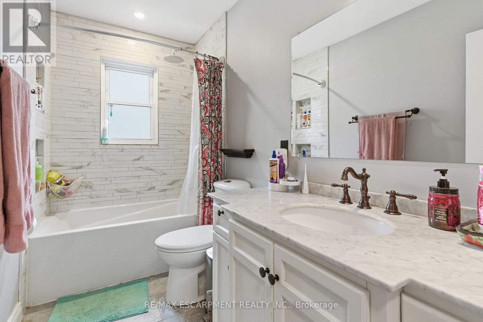 58 Seven Oaks Drive, Hamilton, ON - Indoor Photo Showing Bathroom