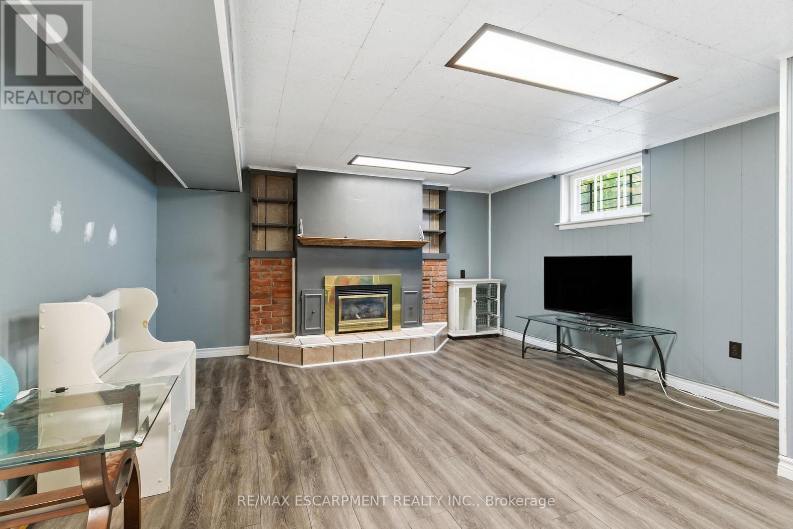 58 Seven Oaks Drive, Hamilton, ON - Indoor With Fireplace
