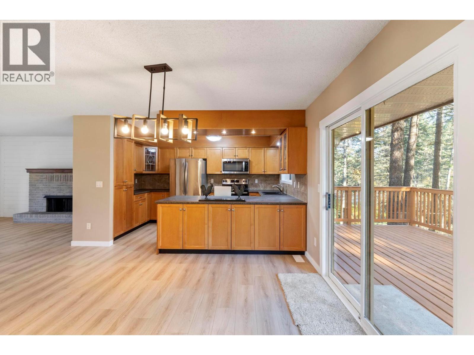 4019 Miller Road, Kelowna, BC - Indoor Photo Showing Kitchen