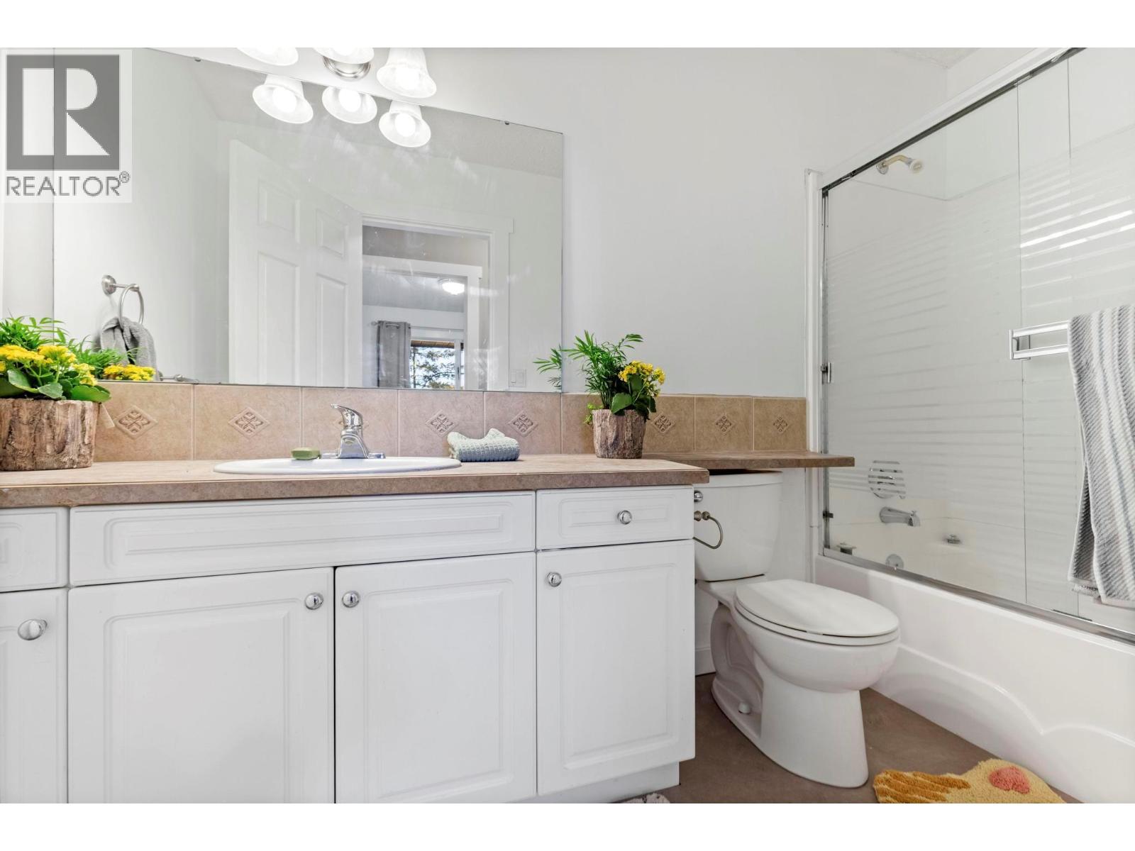 4019 Miller Road, Kelowna, BC - Indoor Photo Showing Bathroom