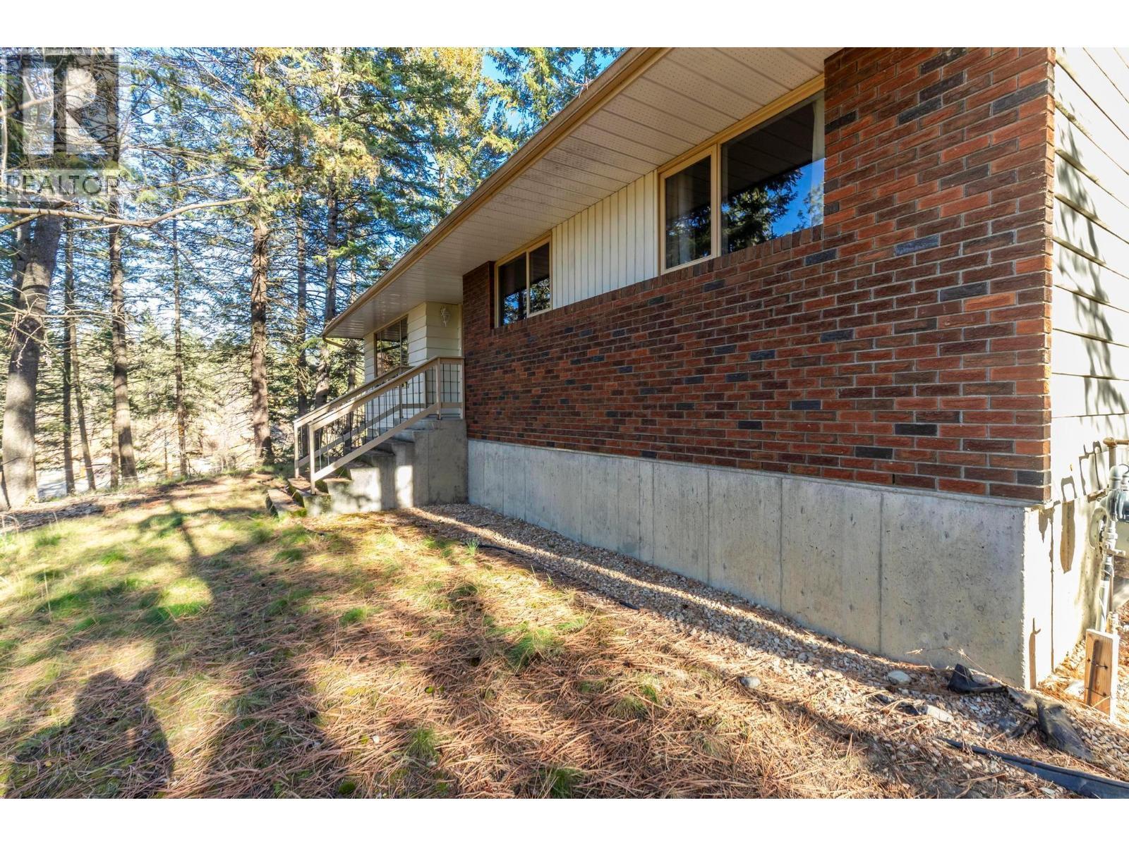 4019 Miller Road, Kelowna, BC - Outdoor