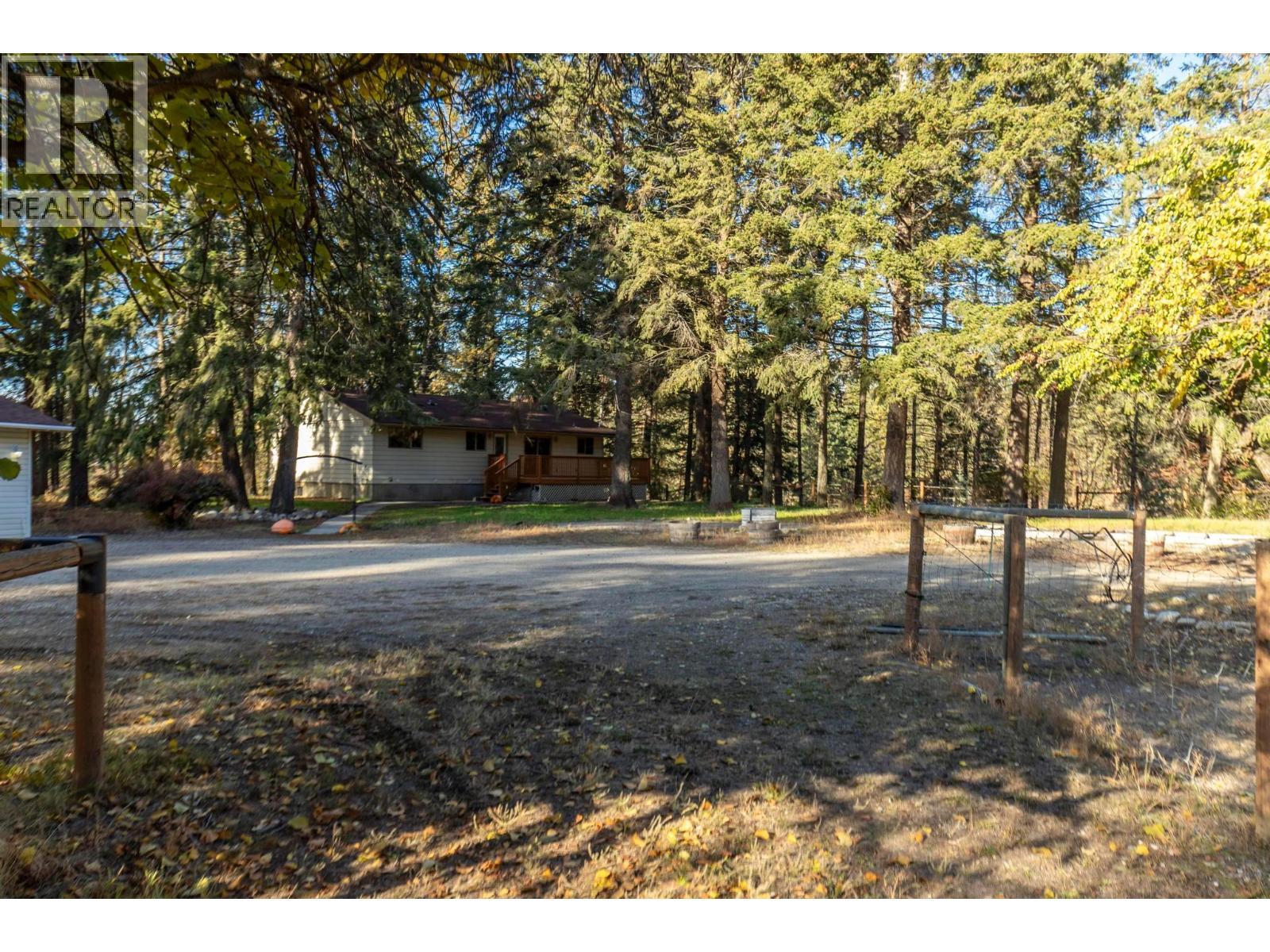 4019 Miller Road, Kelowna, BC - Outdoor