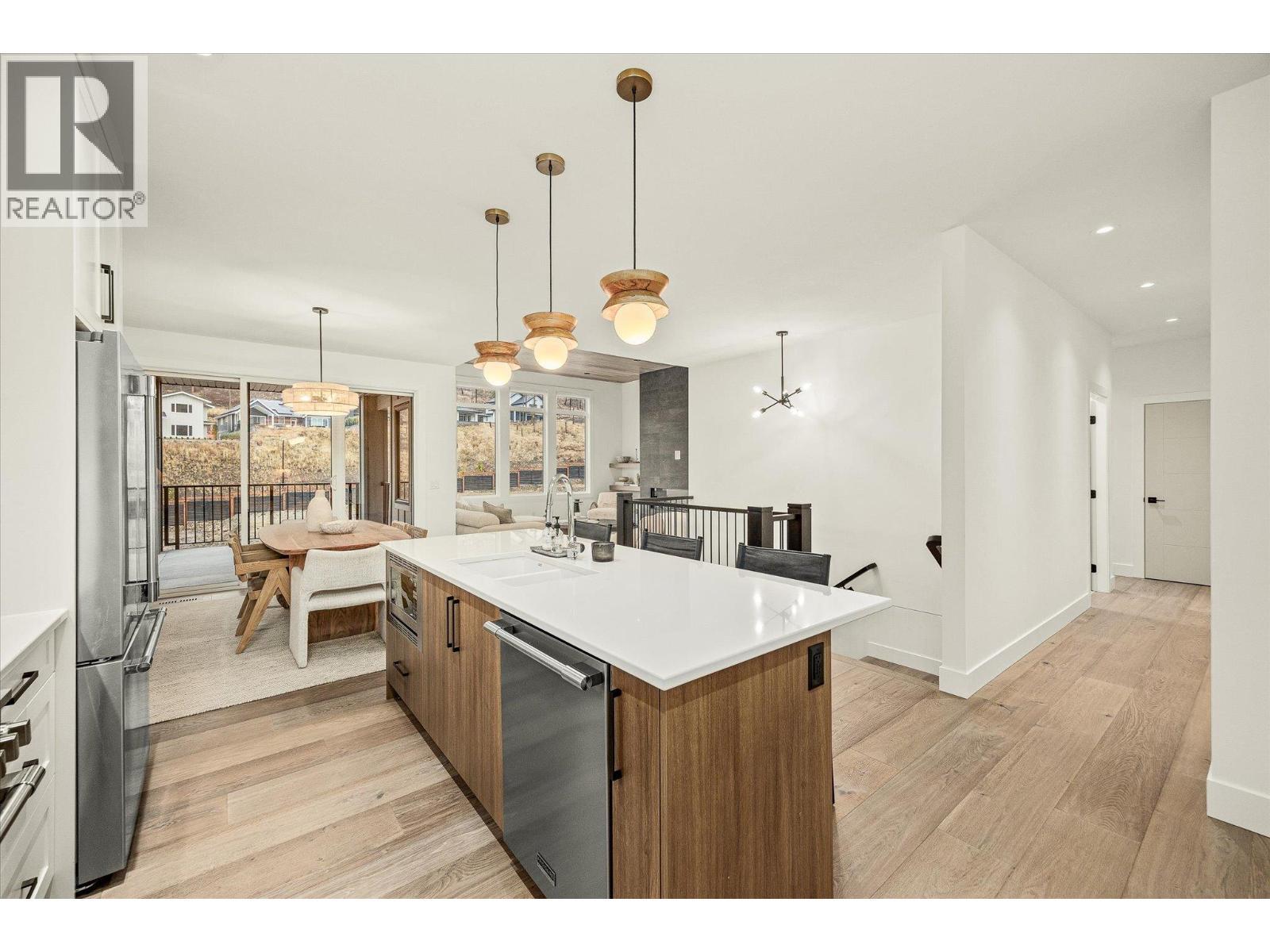 1437 April Springs Court, Kelowna, BC - Indoor Photo Showing Kitchen With Upgraded Kitchen