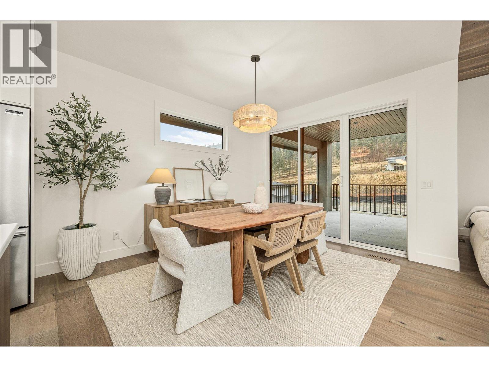 1437 April Springs Court, Kelowna, BC - Indoor Photo Showing Dining Room