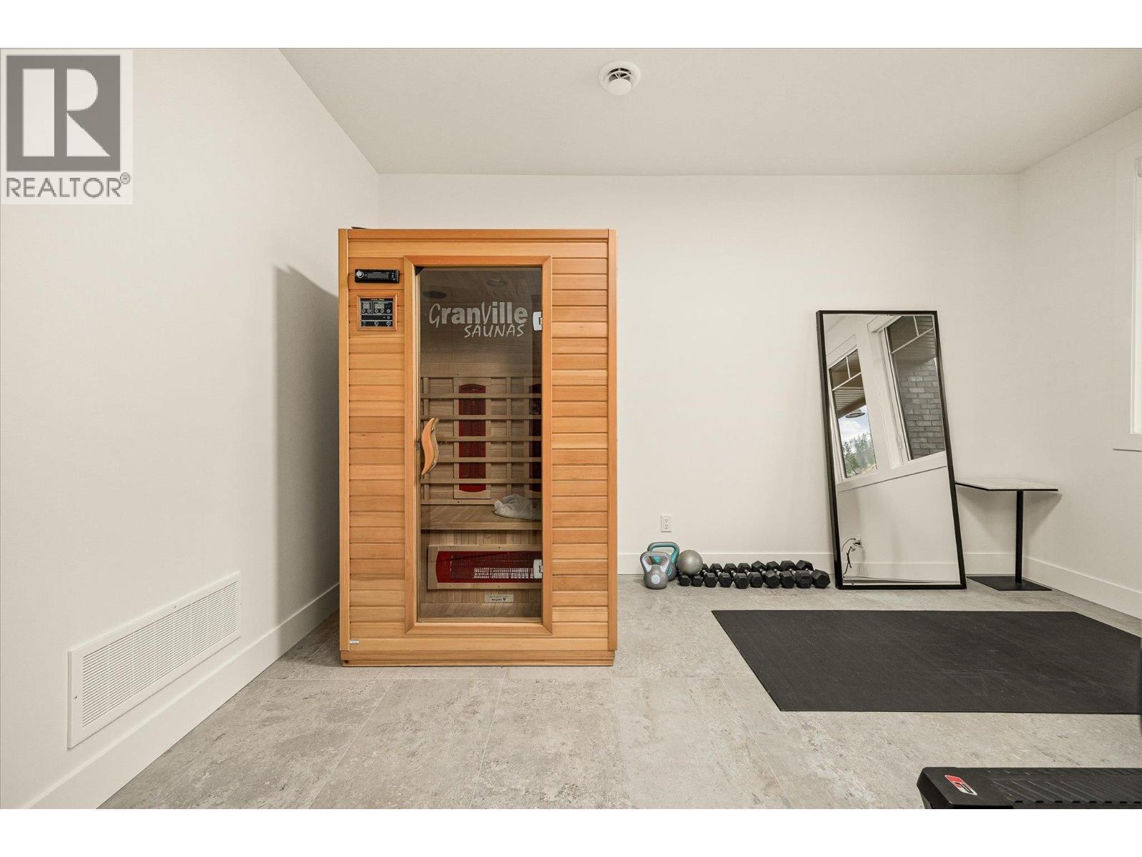 1437 April Springs Court, Kelowna, BC - Indoor Photo Showing Other Room