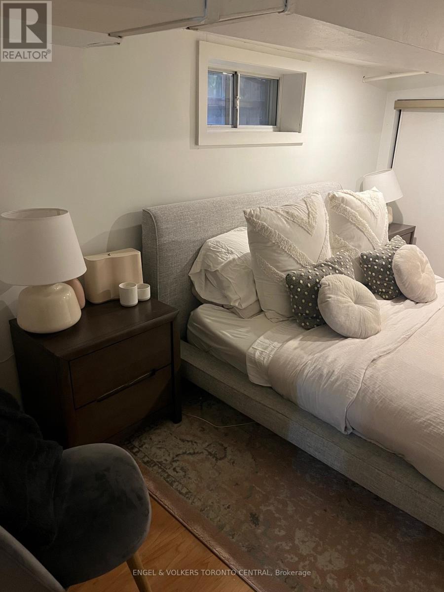 591 Pape Avenue, Toronto, ON - Indoor Photo Showing Bedroom