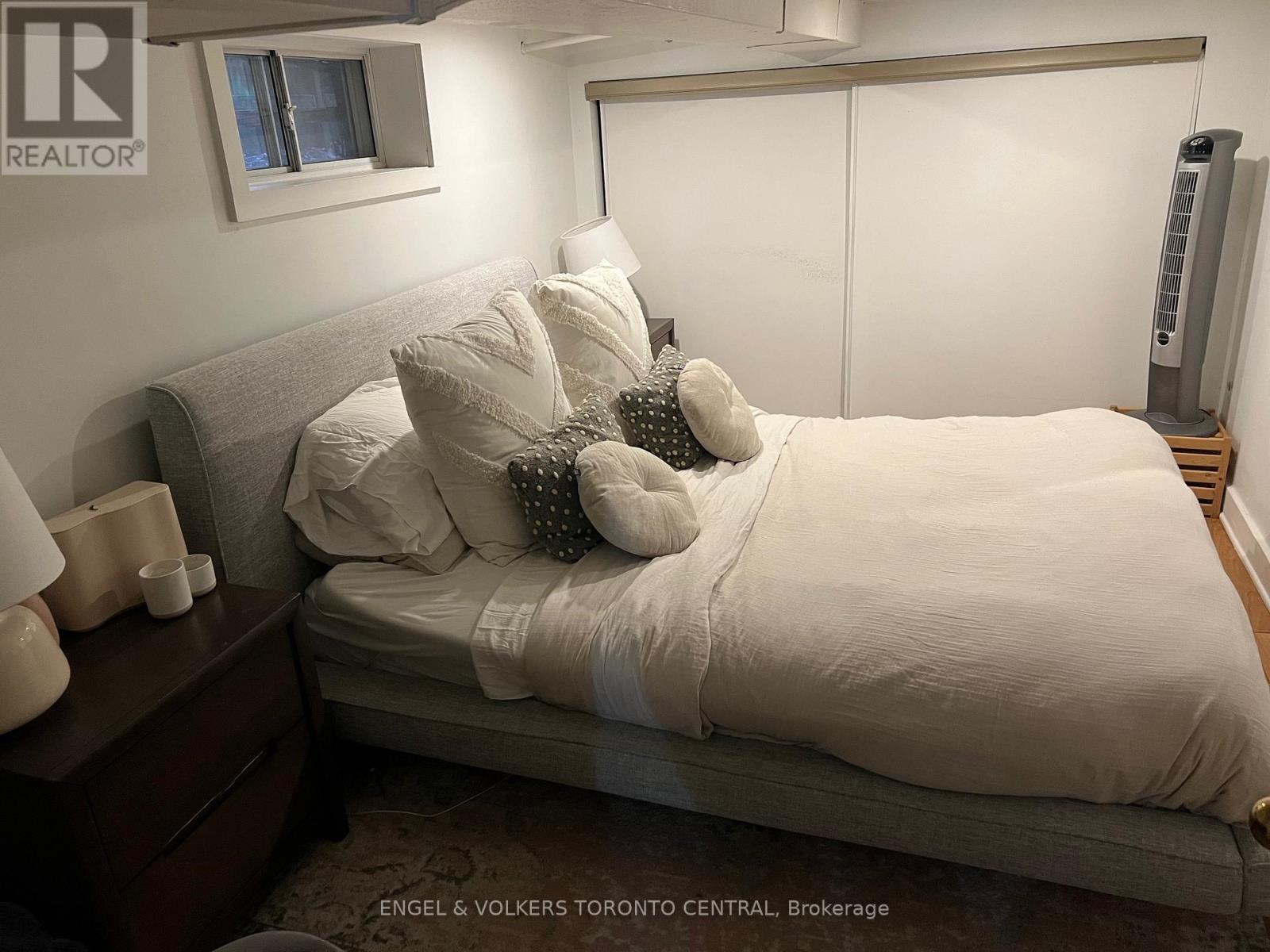 591 Pape Avenue, Toronto, ON - Indoor Photo Showing Bedroom