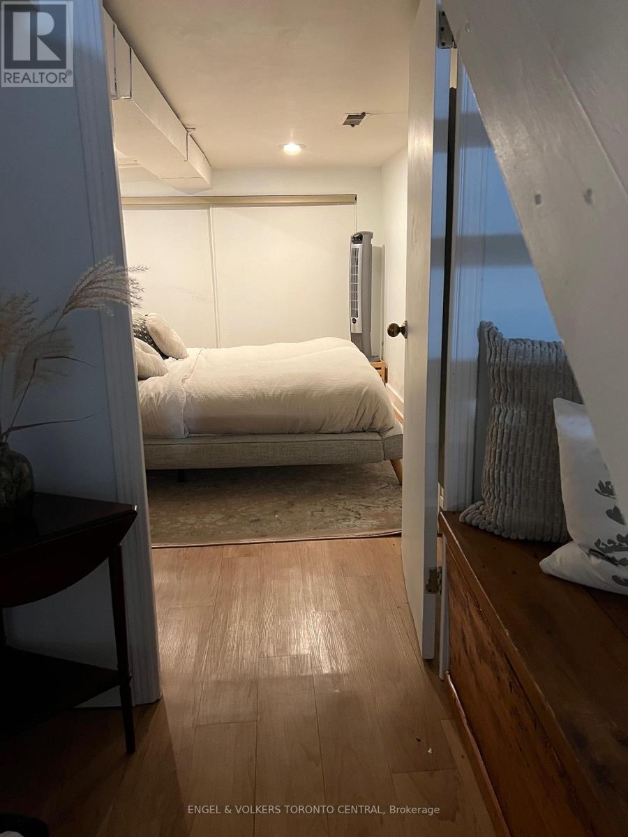 591 Pape Avenue, Toronto, ON - Indoor Photo Showing Bedroom