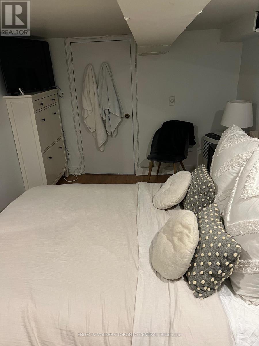 591 Pape Avenue, Toronto, ON - Indoor Photo Showing Bedroom