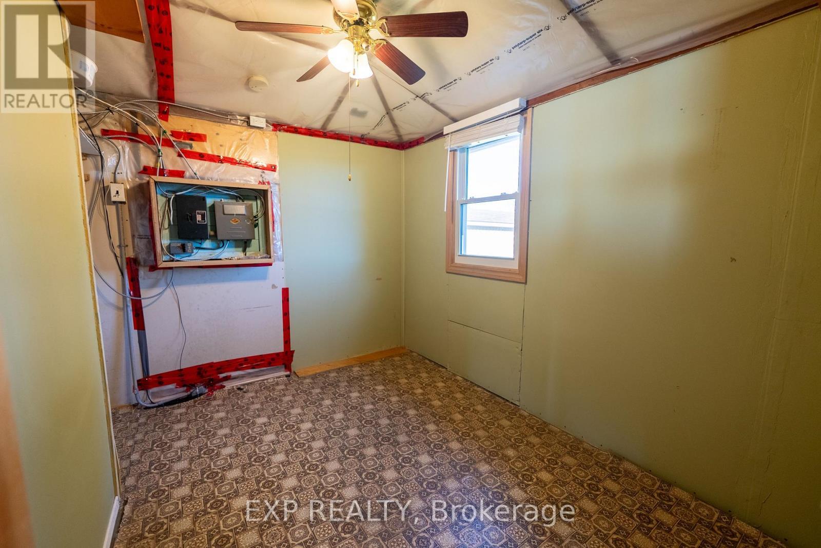 370 South Coast Drive, Haldimand, ON - Indoor Photo Showing Other Room