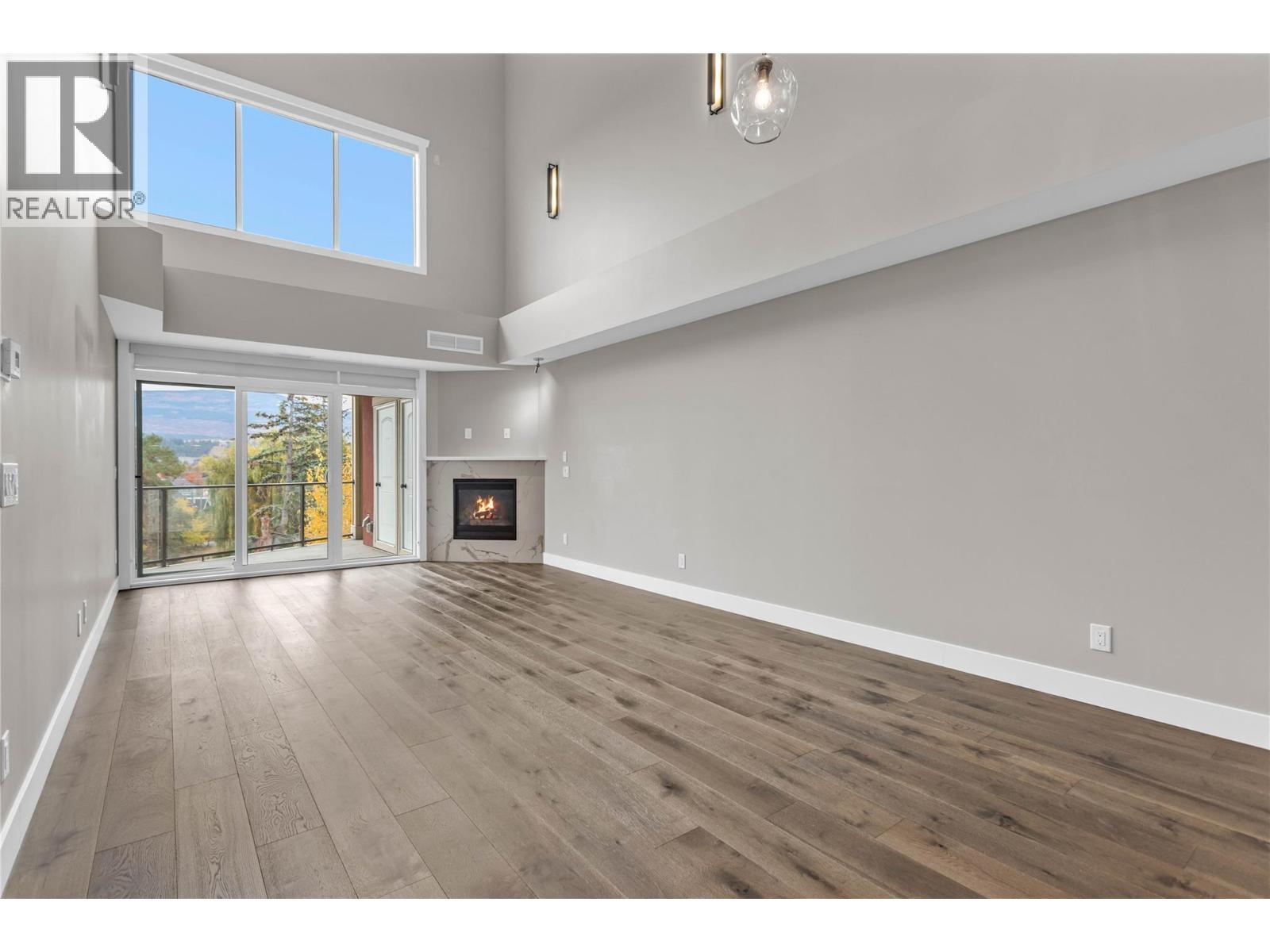 3865 Truswell Road Unit# 505, Kelowna, BC - Indoor With Fireplace