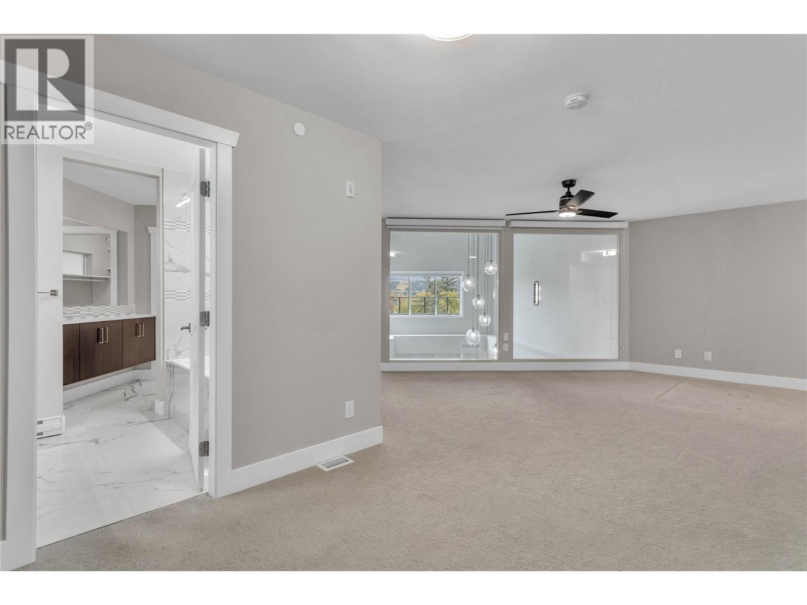 Loft floor Primary bedroom c/w Amazing view - 3865 Truswell Road Unit# 505, Kelowna, BC - Indoor Photo Showing Other Room