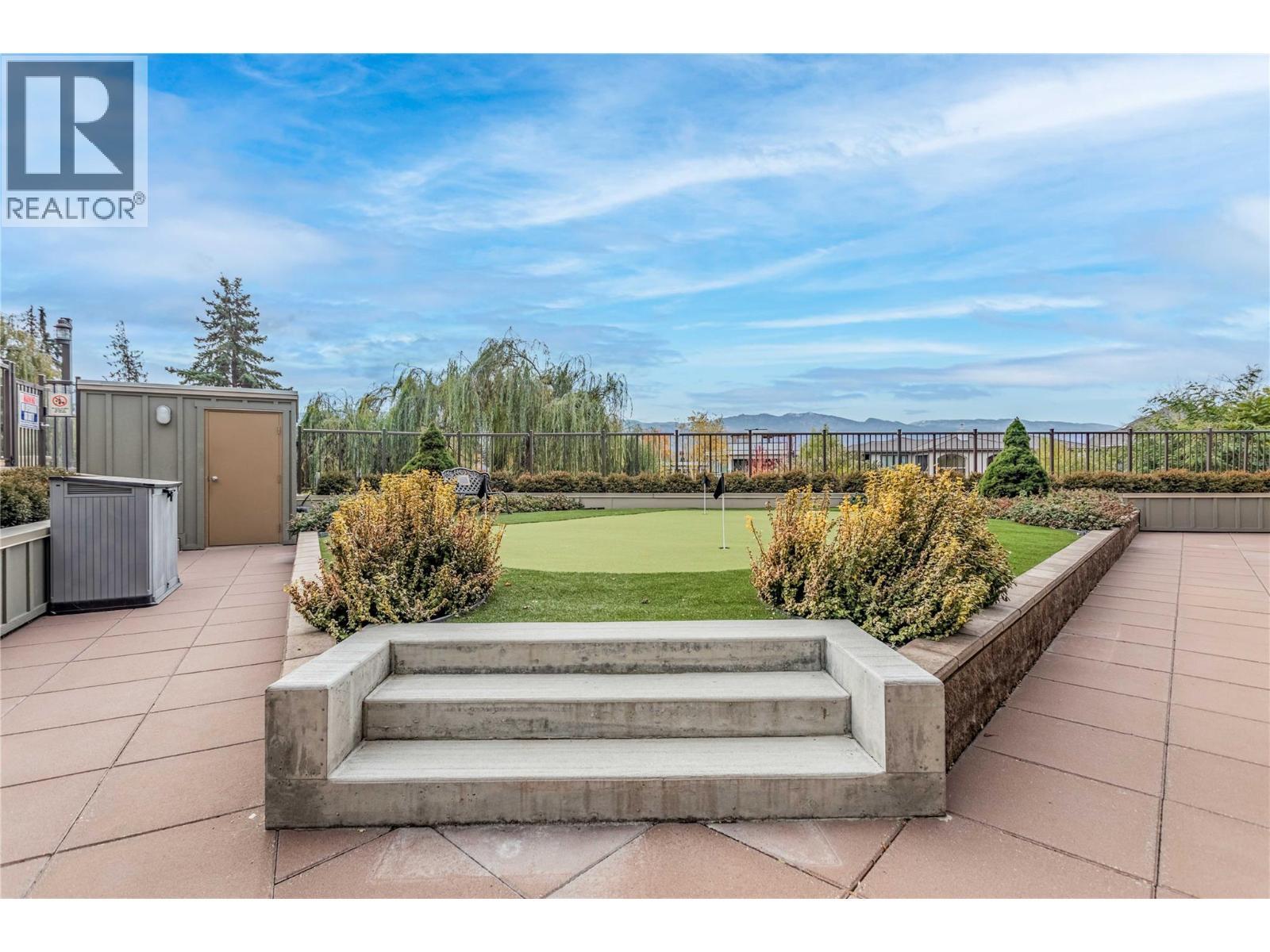 Putting Green - 3865 Truswell Road Unit# 505, Kelowna, BC - Outdoor