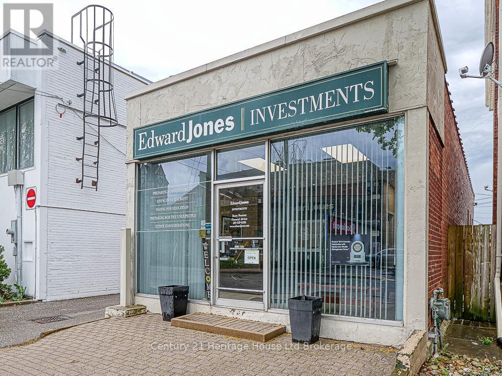 11 Riddell Street, Woodstock (Woodstock - North), ON