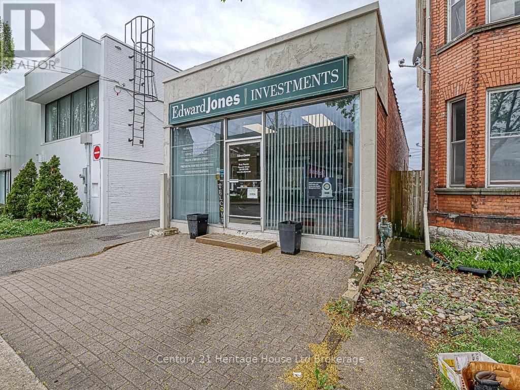 11 Riddell Street, Woodstock (Woodstock - North), ON