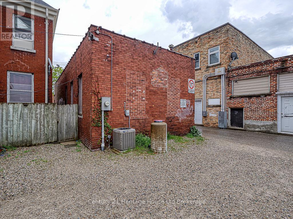 11 Riddell Street, Woodstock (Woodstock - North), ON