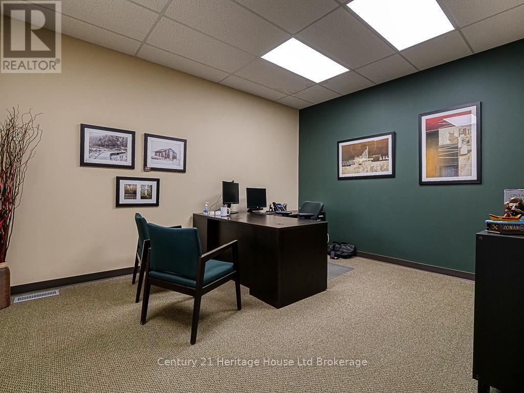 11 Riddell Street, Woodstock (Woodstock - North), ON