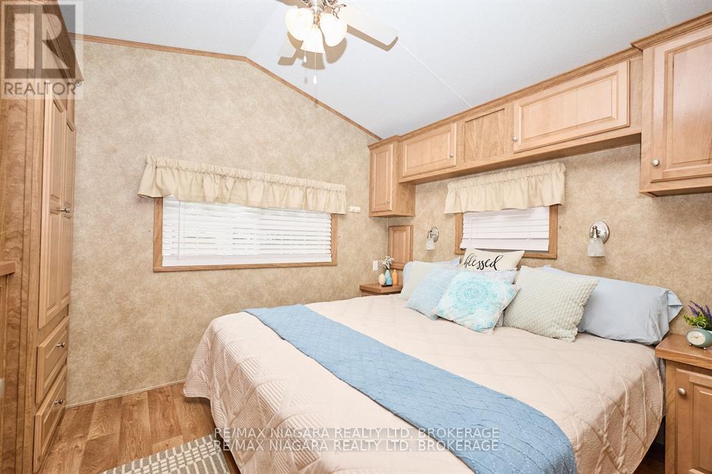 525 - 1501 Line 8 Road, Niagara-On-The-Lake (Queenston), ON - Indoor Photo Showing Bedroom