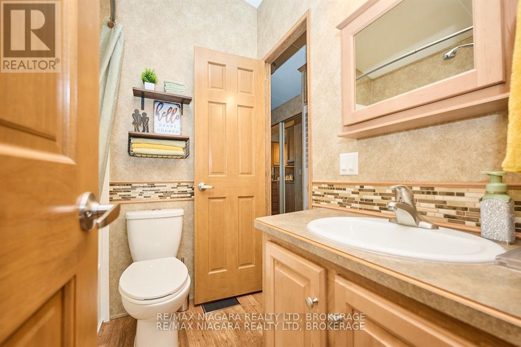 525 - 1501 Line 8 Road, Niagara-On-The-Lake (Queenston), ON - Indoor Photo Showing Bathroom