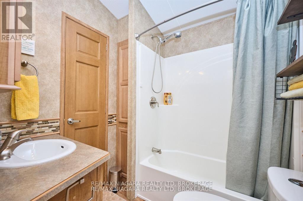 525 - 1501 Line 8 Road, Niagara-On-The-Lake (Queenston), ON - Indoor Photo Showing Bathroom