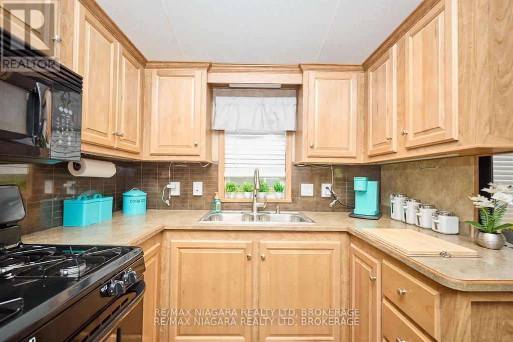 525 - 1501 Line 8 Road, Niagara-On-The-Lake (Queenston), ON - Indoor Photo Showing Kitchen With Double Sink