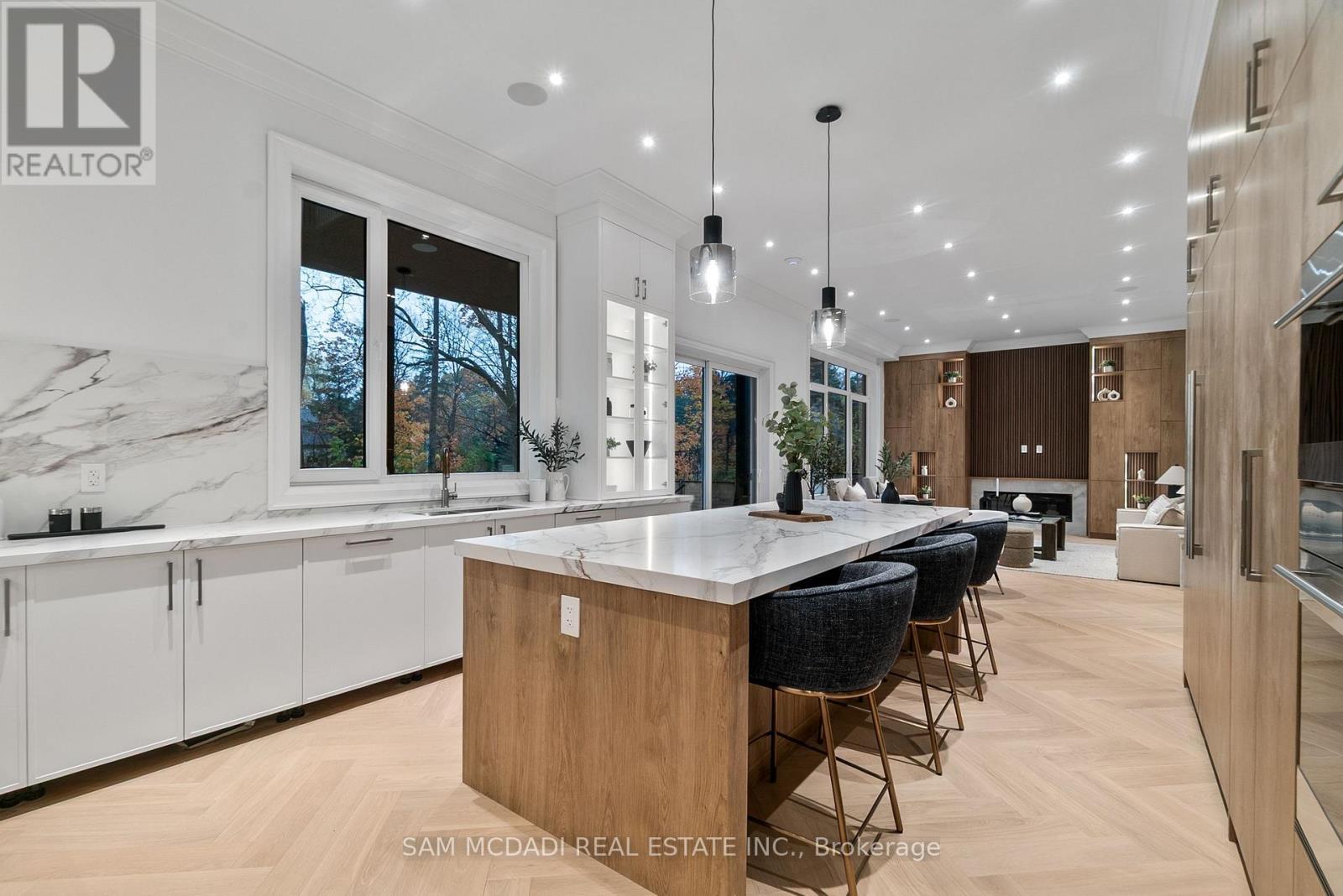 84 Pebbleridge Place, Oakville, ON - Indoor Photo Showing Kitchen With Upgraded Kitchen