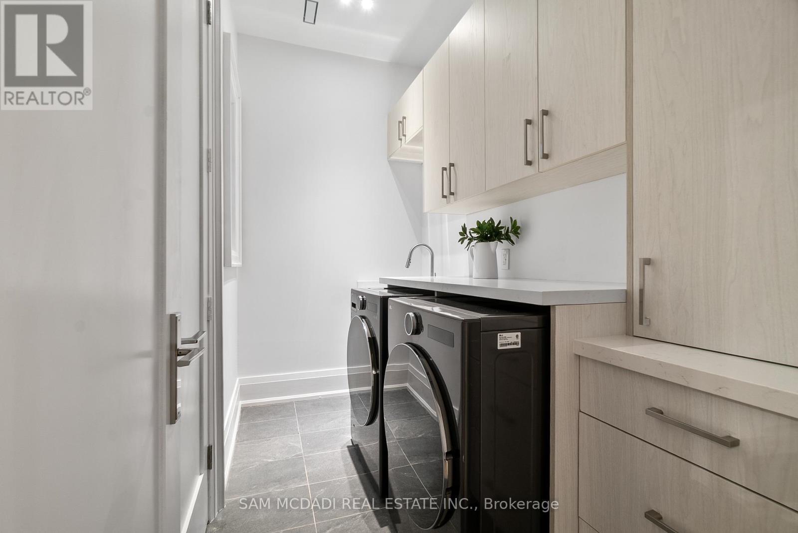 84 Pebbleridge Place, Oakville, ON - Indoor Photo Showing Laundry Room