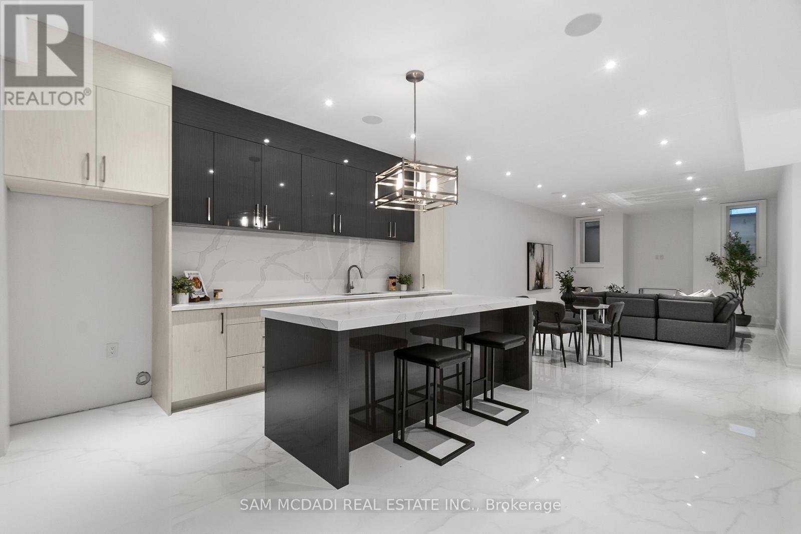 84 Pebbleridge Place, Oakville, ON - Indoor Photo Showing Kitchen With Upgraded Kitchen