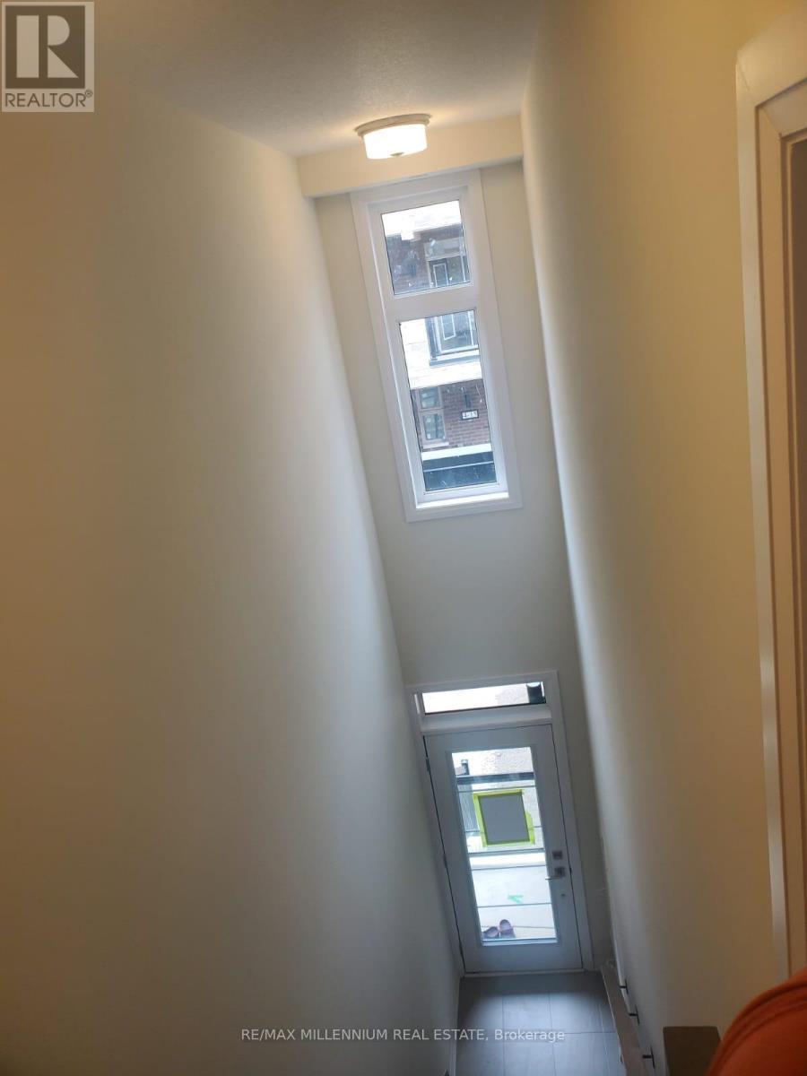 21 - 45 Fieldridge Crescent, Brampton, ON - Indoor Photo Showing Other Room