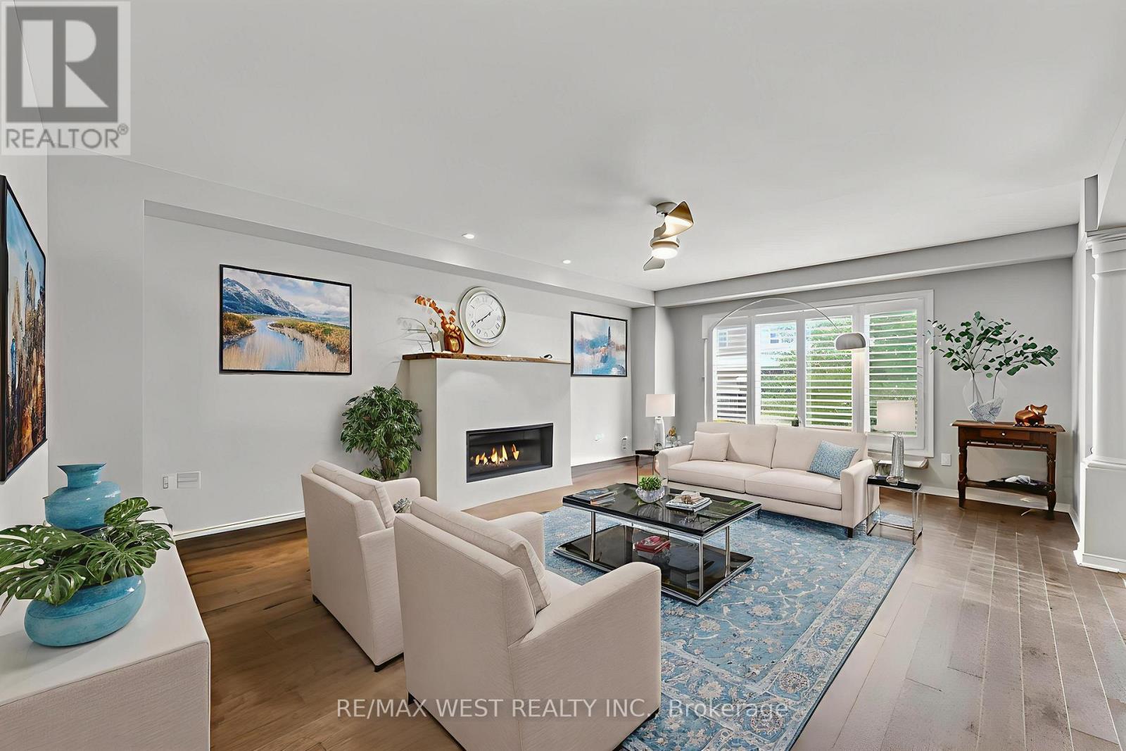 7 - 255 Summerfield Drive, Guelph, ON - Indoor Photo Showing Living Room With Fireplace