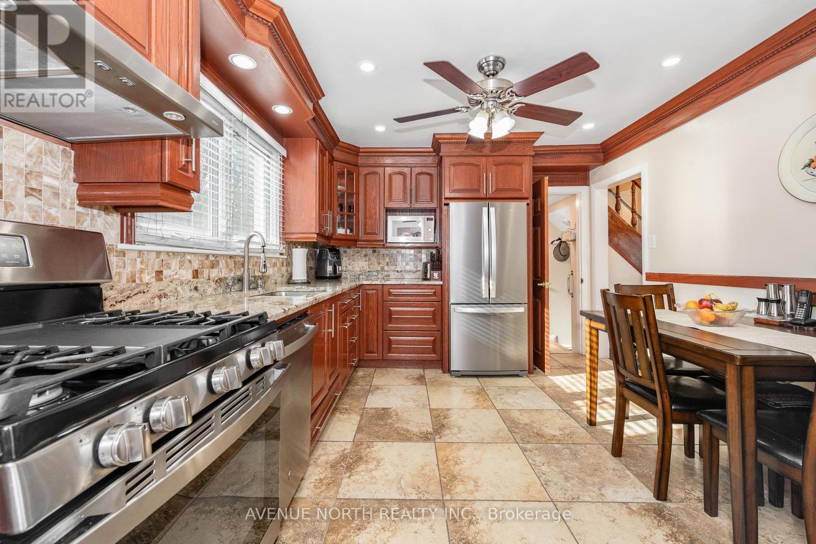 1282 Heron Road, Ottawa, ON - Indoor Photo Showing Kitchen With Stainless Steel Kitchen