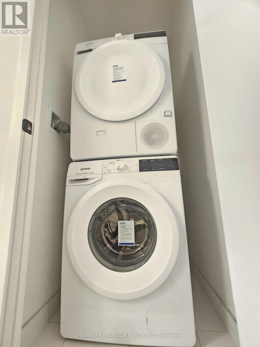 902 - 8 Interchange Way, Vaughan, ON - Indoor Photo Showing Laundry Room