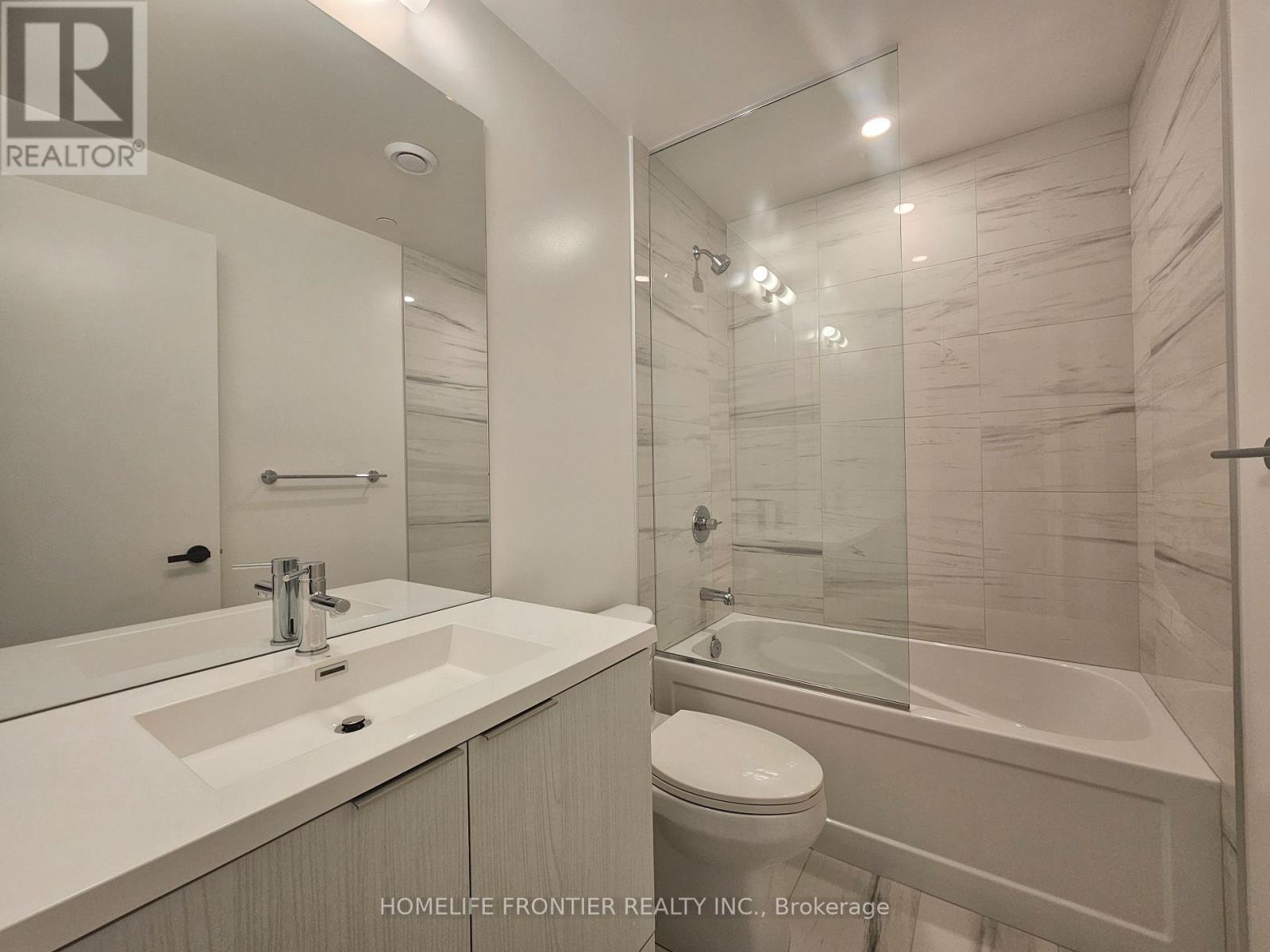 902 - 8 Interchange Way, Vaughan, ON - Indoor Photo Showing Bathroom