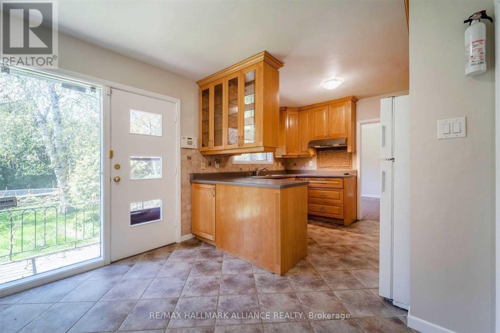 1346 Mississauga Road, Mississauga, ON - Indoor Photo Showing Kitchen