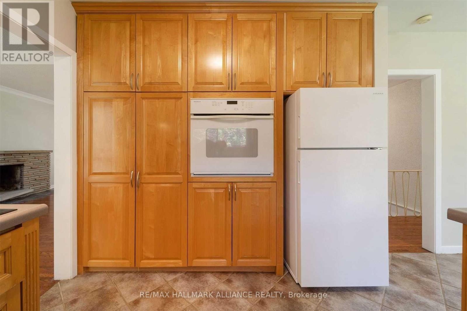 1346 Mississauga Road, Mississauga, ON - Indoor Photo Showing Kitchen