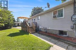 Unit 2: Private/separate entrance. -