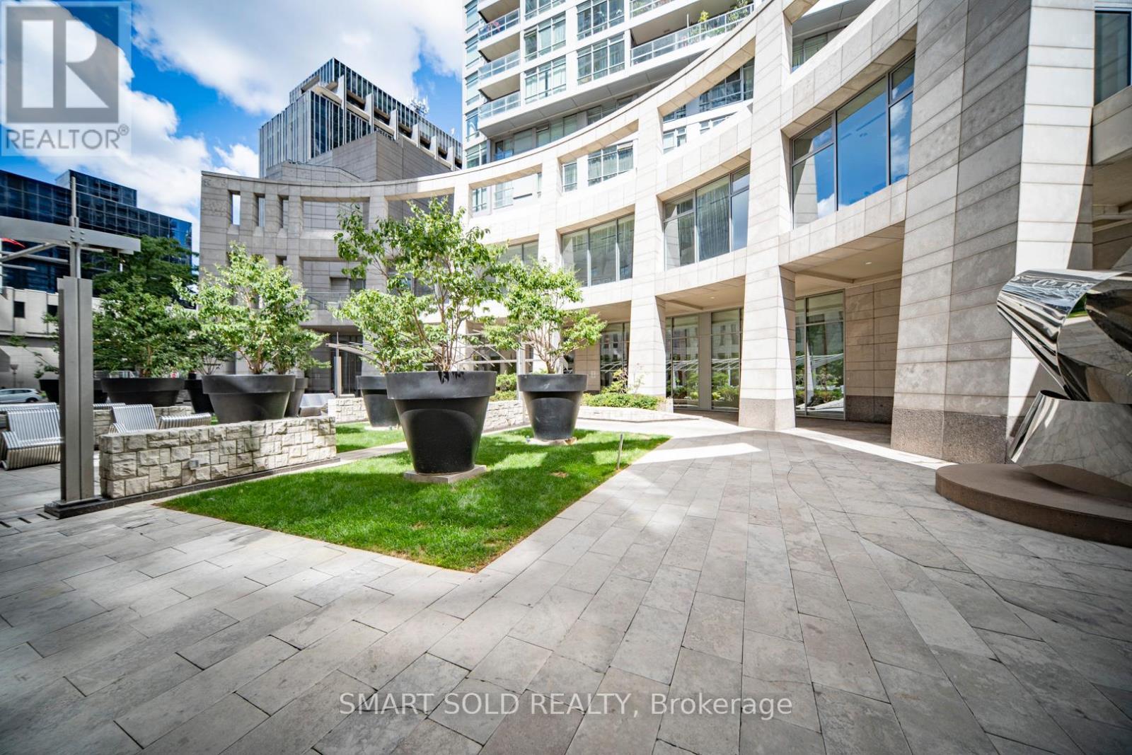 901 - 2191 Yonge Street, Toronto, ON - Outdoor